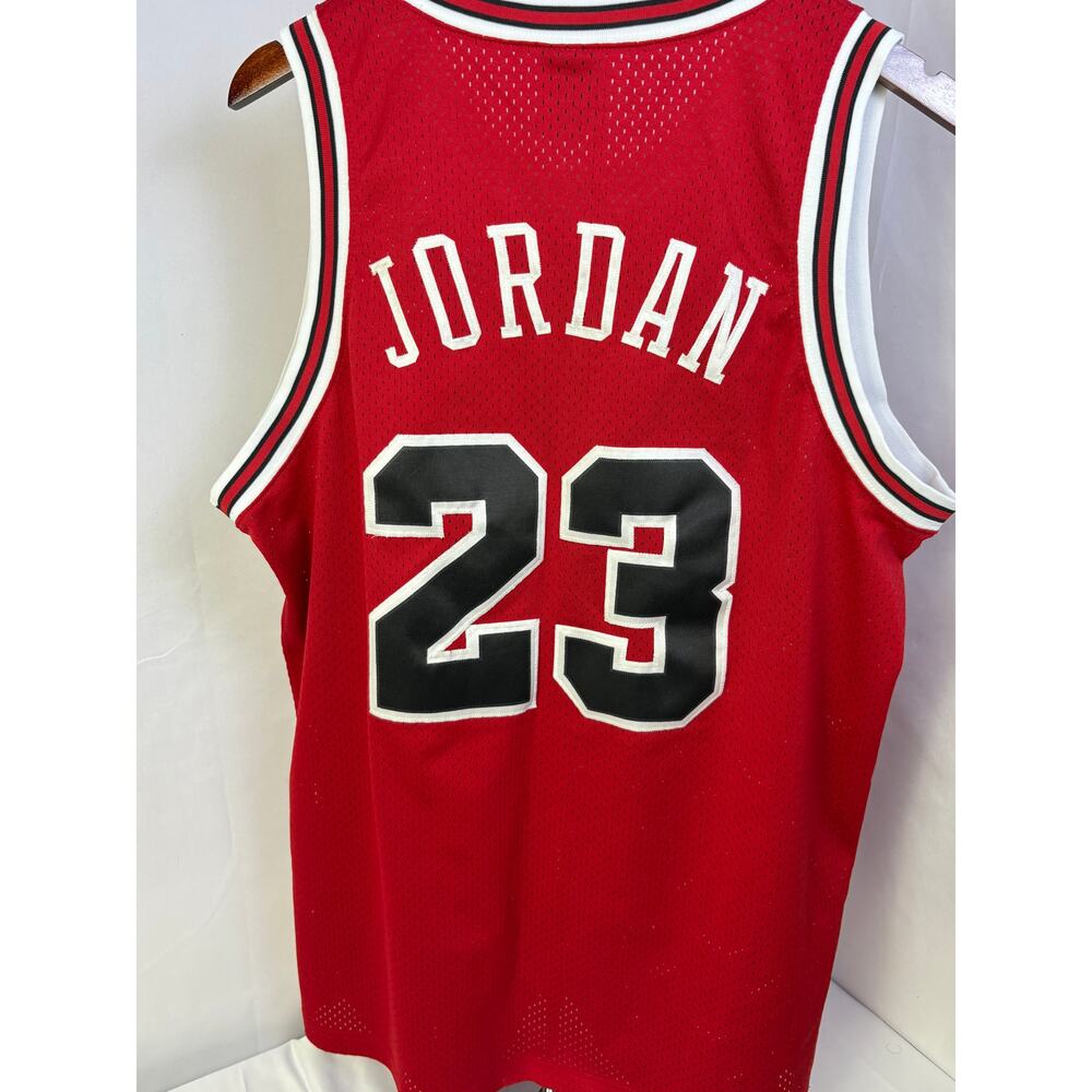 Nike Chicago Bulls Michael Jordan #23 Retro Jersey Size L - Picture 5 of 12